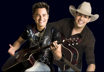 DVD de Fernando e Sorocaba tem a participaÃ§Ã£o de ChitÃ£ozinho e XororÃ³